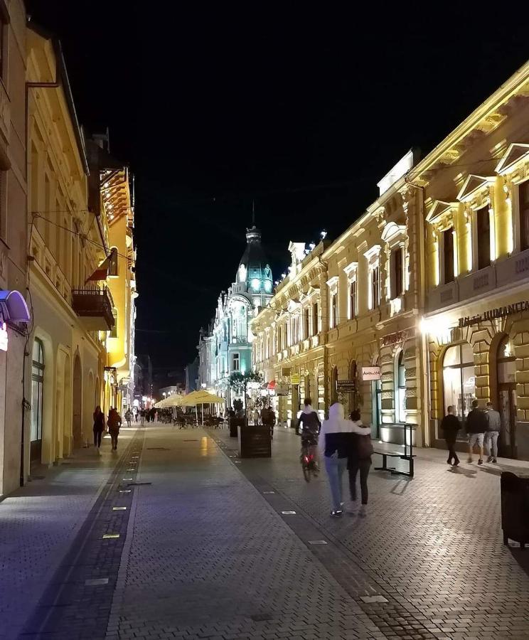 Spiegel Center Apartamento Oradea Exterior foto